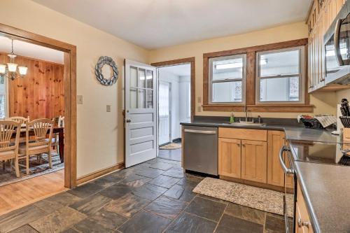 Charming Cottage Close To Hiking And Biking!
