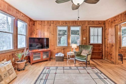 Charming Cottage Close To Hiking And Biking!