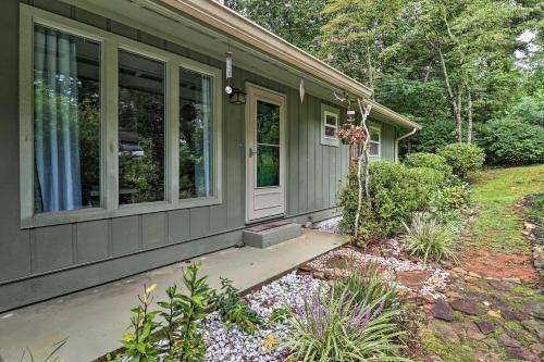 Secluded Pisgah Forest Cottage With Fire Pit!