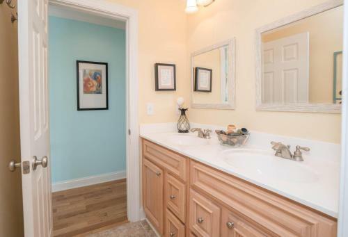 Oki's 4th Row Ocean View Home With Private Pool And Spa!