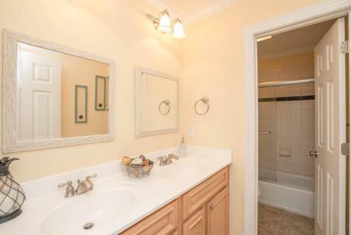 Oki's 4th Row Ocean View Home With Private Pool And Spa!