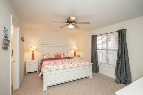 Ocean Walk Condo On The 2nd Row With Ocean Views!