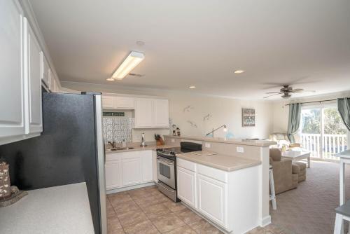 Ocean Walk Condo On The 2nd Row With Ocean Views!