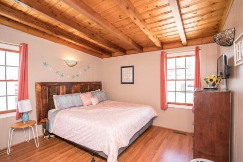 Oceanfront Family Fun Home And Dog Friendly!