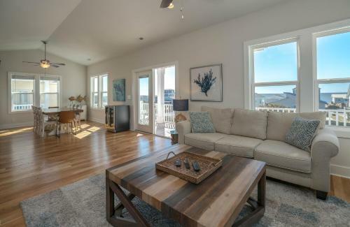 A Magical Setting With Ocean And Marsh Views!