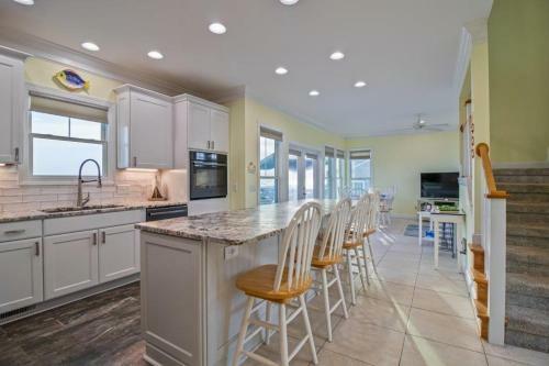 Luxurious Oceanfront Located In Oki's Paradise Shores