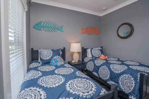 Amazing Oceanfront Property With An Inverted And Open Floor Plan