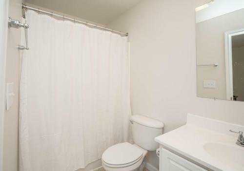 Pet Friendly 4 Br, 4 Ba Located In Yaupon Beach!