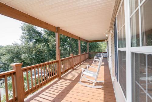 Pet Friendly 4 Br, 4 Ba Located In Yaupon Beach!