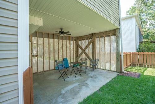 Pet Friendly 4 Br, 4 Ba Located In Yaupon Beach!