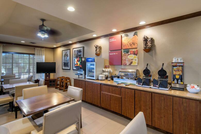 Hotel Comfort Suites Marshall