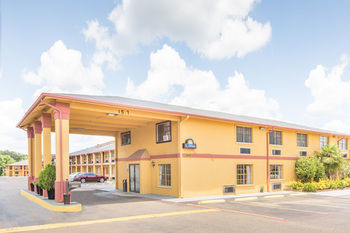 Hotel Days Inn And Suites Marshall
