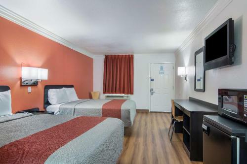 Motel 6 Marshall