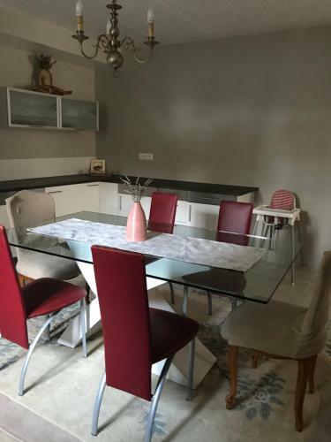 13 Rue Du Perr� Maison de Vacances