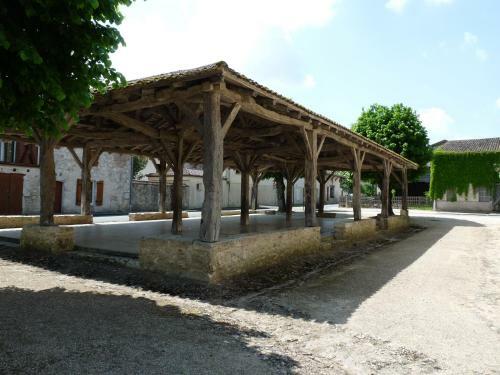 Les Volets Bleus Castelseigneur Jusqu'� 9 -