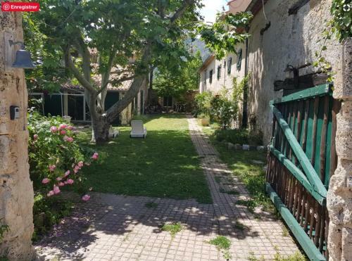 V�ritable Mas Proven�al Guest-house