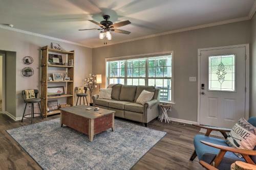 Updated Home With Deck And Fire Pit, Near Golfing