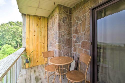Apartamento Updated Mtn-view Condo Steps To Otter Falls!