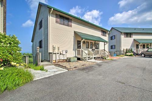 Apartamento Updated Mtn-view Condo Steps To Otter Falls!