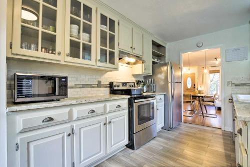 Home With Outdoor Oasis In Downtown Raleigh!