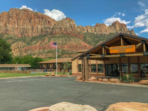 Hotel Bumbleberry Inn