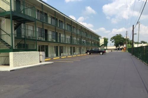 Hotel Houston Inn And Suites