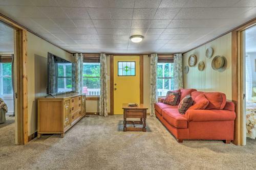 Idyllic Cottage In Dtwn Sylva Hike And Explore