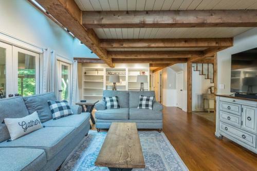Riverfront Retreat- Relax And Hear The River Flow