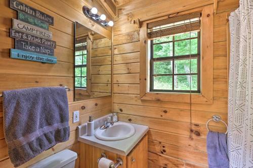 Quaint Log Cabin With Views Near West Jefferson