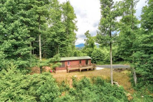 Quaint Log Cabin With Views Near West Jefferson