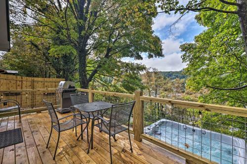 Hilltop Hideaway With Scenic Views And Hot Tub!