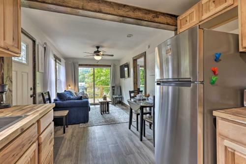 Hilltop Hideaway With Scenic Views And Hot Tub!