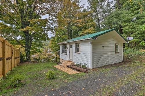 Hilltop Hideaway With Scenic Views And Hot Tub!