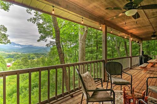 Secluded Home With Stunning Maggie Valley Views!