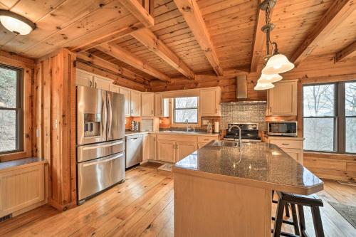 Waynesville Mountain Top Retreat With Decks!