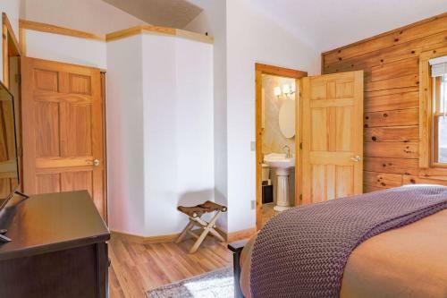 New Wandering Bear Cabin W/ Hot Tub+mountain Views