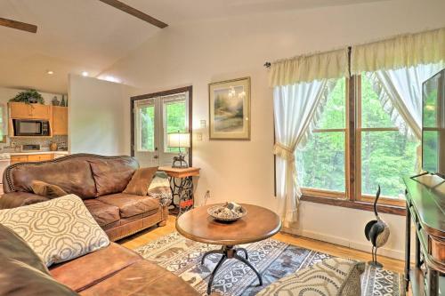 Creekside Home With Fire Pit, Less Than 15 Mi To Hiking