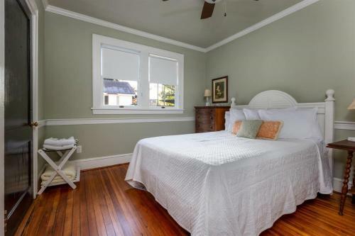 Renowned Historic Home Downtownacross From Park