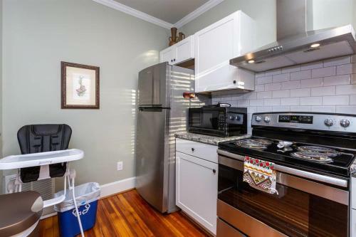 Renowned Historic Home Downtownacross From Park