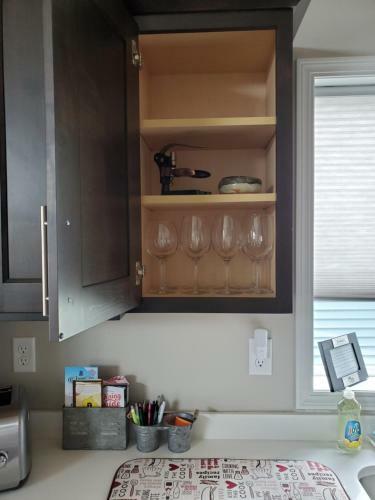 New Mid-century Modern Home Close To Hospital