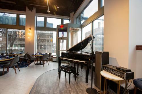 Blu-tique, Akron, A Tribute Portfolio Hotel