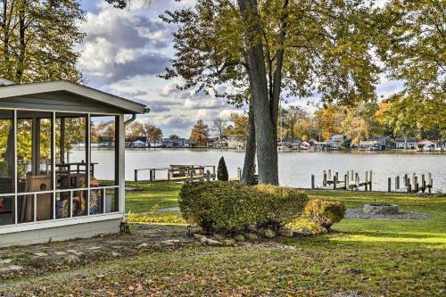 Waterfront Indian Lake Cottage With Fire Pit And Views