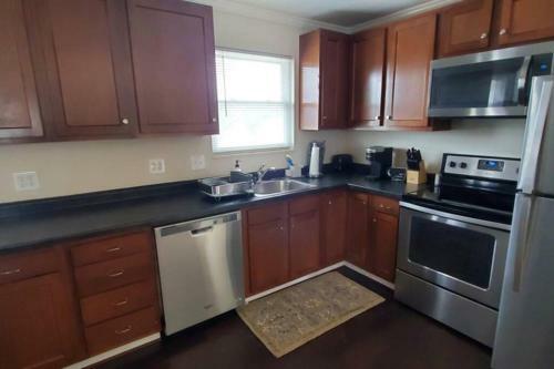 Pet Friendly Home With Fenced In Yard