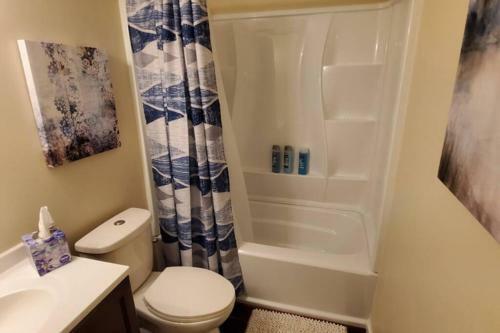 Pet Friendly Home With Fenced In Yard