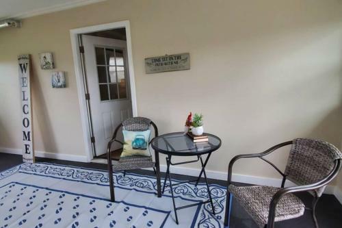 Pet Friendly Home With Fenced In Yard