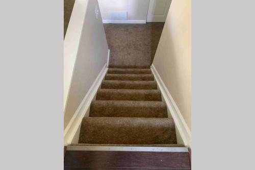 Pet Friendly Home With Fenced In Yard