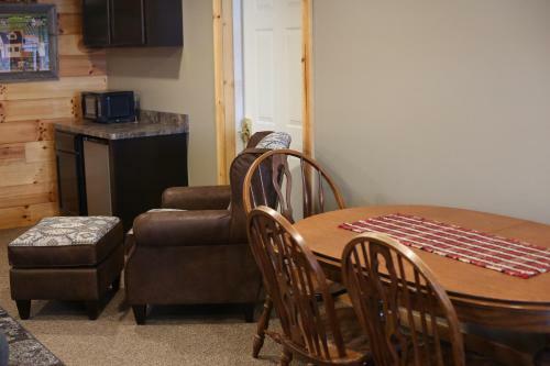 Hotel Blessing Lodge By Amish Country Lodging