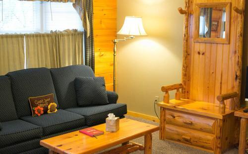 Hotel Blessing Lodge By Amish Country Lodging