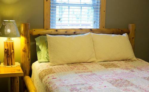 Hotel Blessing Lodge By Amish Country Lodging
