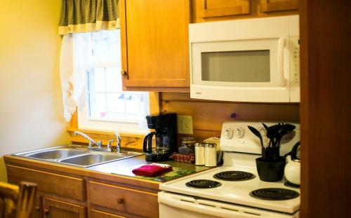 Hotel Blessing Lodge By Amish Country Lodging